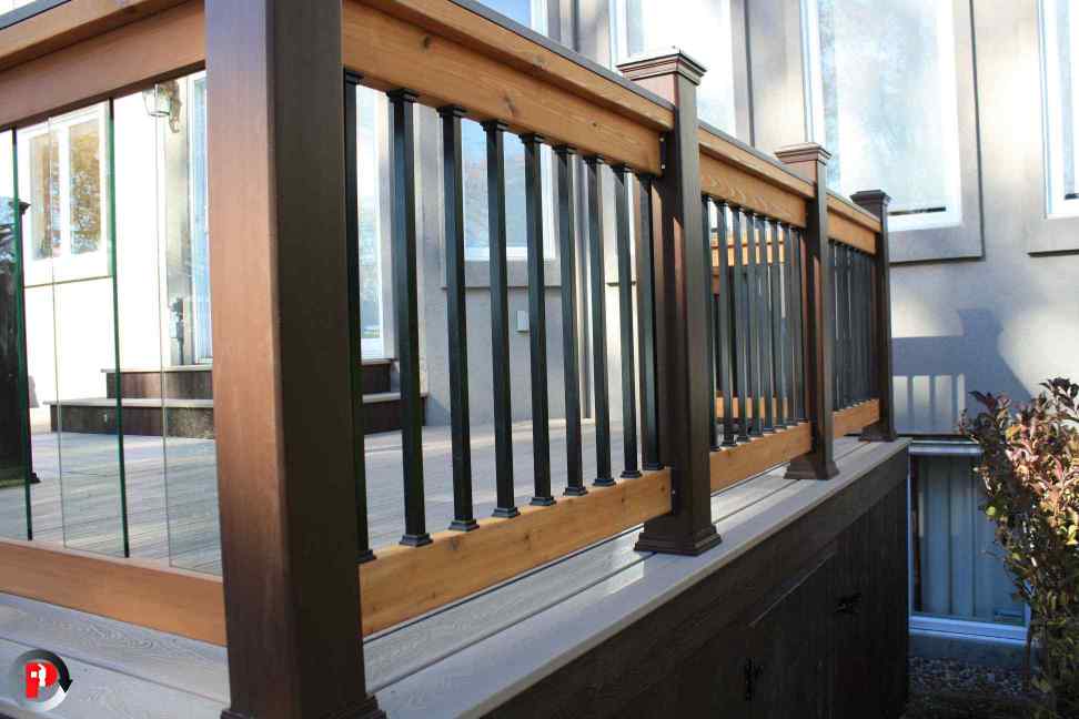 Très beau patio 2 niveaux en bois avec pergola en cèdre